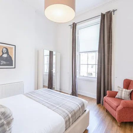 Edinburgh Castle Apartments-3